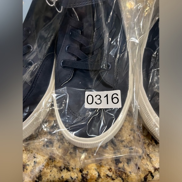 NWT - Cat & Jack High Top Tennis Shoes size 6 with side zippers. KIDS - Picture 10 of 12